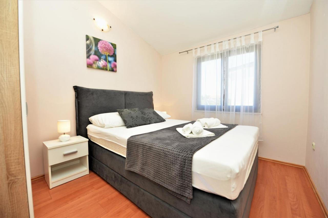 Apartment Lavender Vir Buitenkant foto