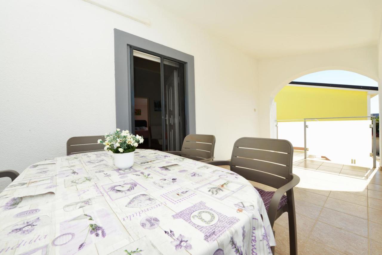 Apartment Lavender Vir Buitenkant foto